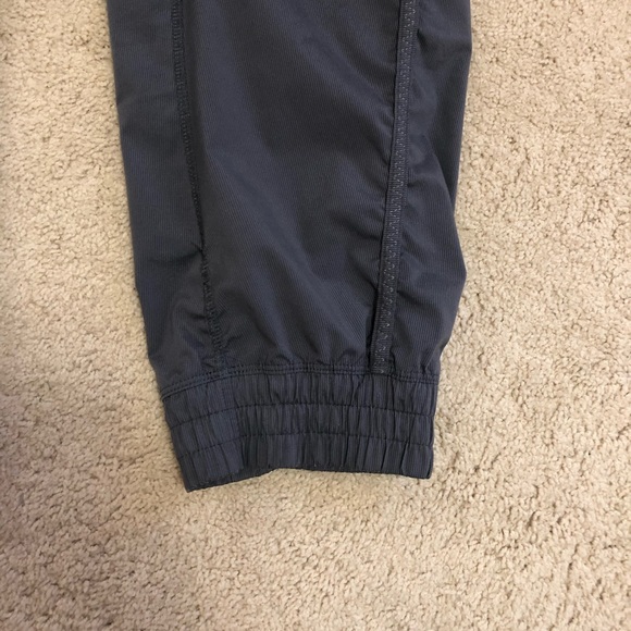 gray and pink lululemon pants - Picture 4 of 6